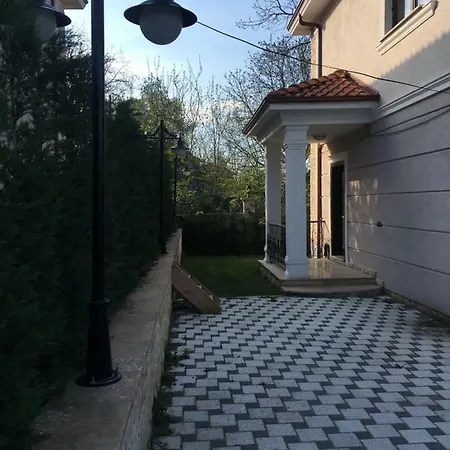 Villa Askar 2 *
